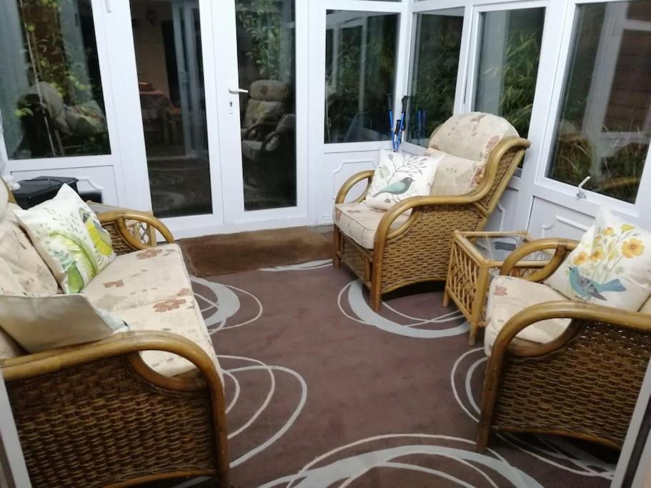 Welsh Miners Cottage Four Bedroom House Treherbert Bagian luar foto