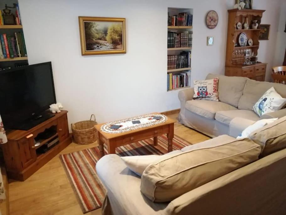 Welsh Miners Cottage Four Bedroom House Treherbert Bagian luar foto