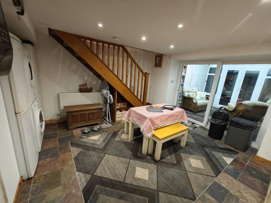 Welsh Miners Cottage Four Bedroom House Treherbert Bagian luar foto